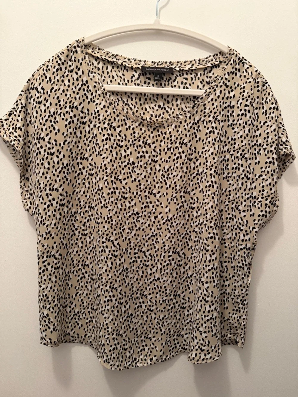 Banana Republic Beige and Black Spot Print Short Sleeve Top - Picture 1 of 4